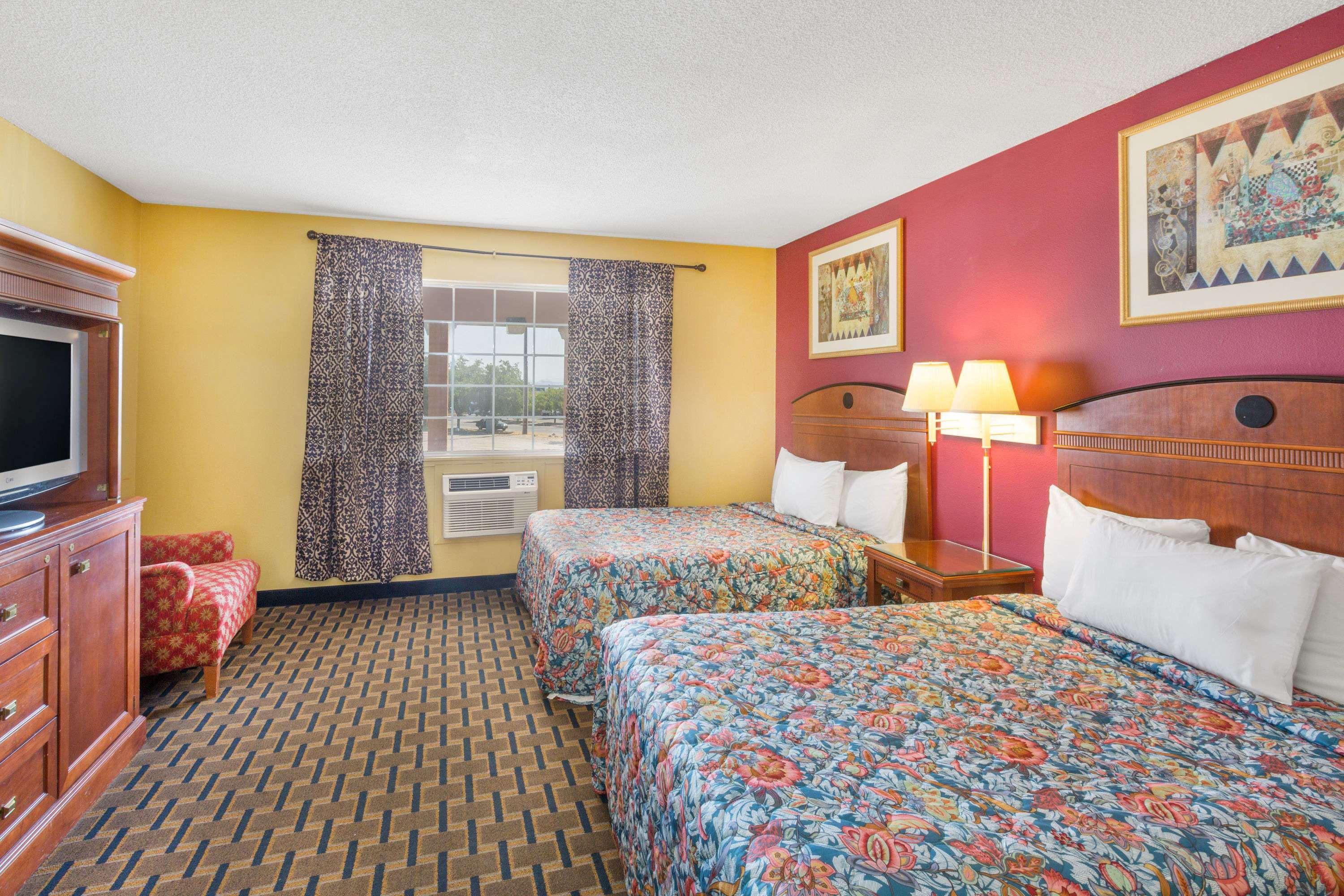 Days Inn By Wyndham Red Bluff Zewnętrze zdjęcie
