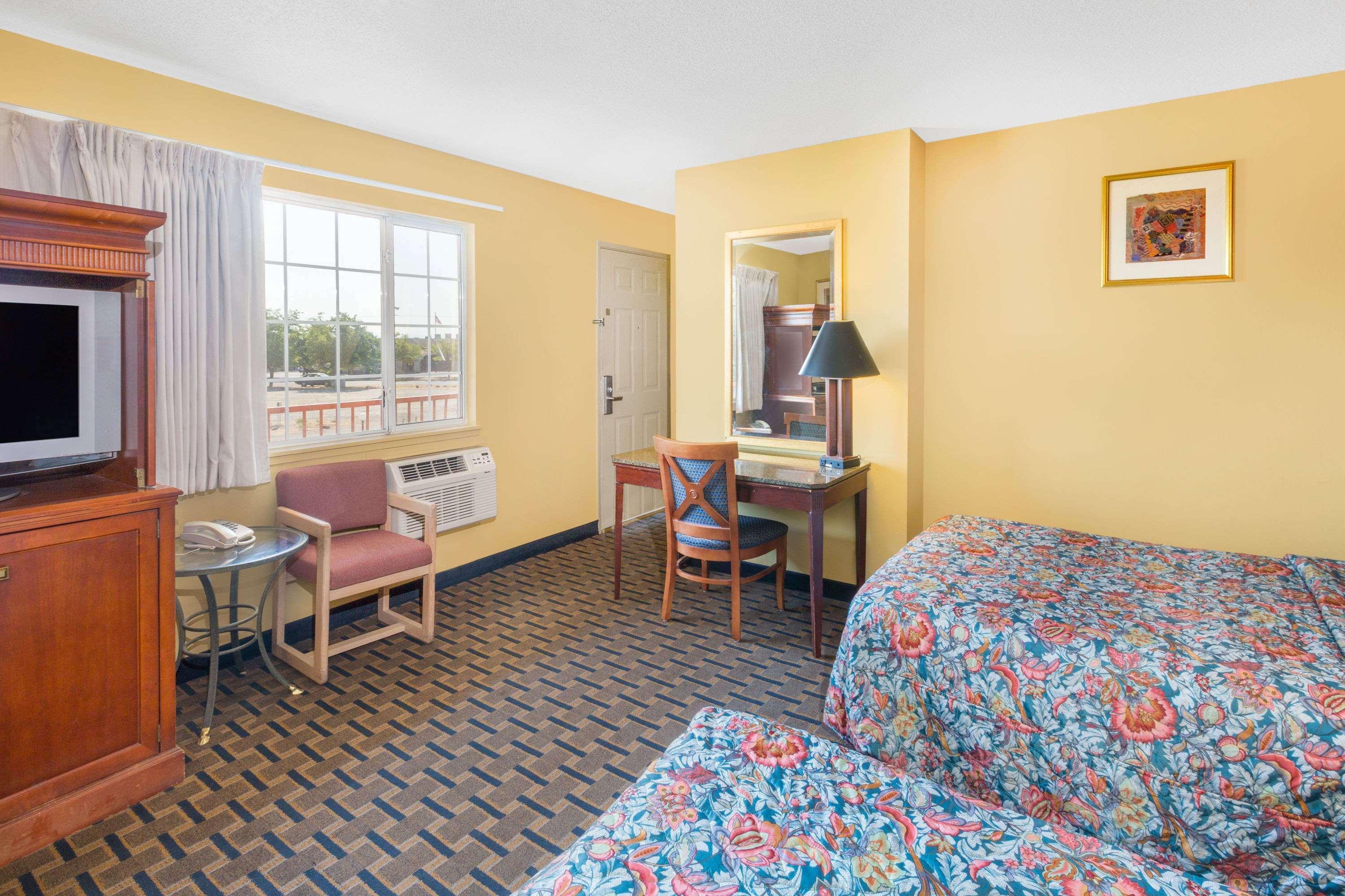Days Inn By Wyndham Red Bluff Zewnętrze zdjęcie